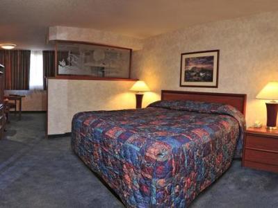 bedroom - hotel shilo inns klamath falls - klamath falls, united states of america
