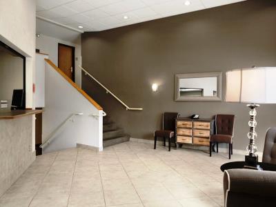 lobby - hotel super 8 by wyndham portland airport - portland, oregon, united states of america