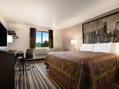 bedroom - hotel super 8 by wyndham portland airport - portland, oregon, united states of america
