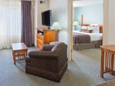 bedroom - hotel homewood suites portland airport - portland, oregon, united states of america