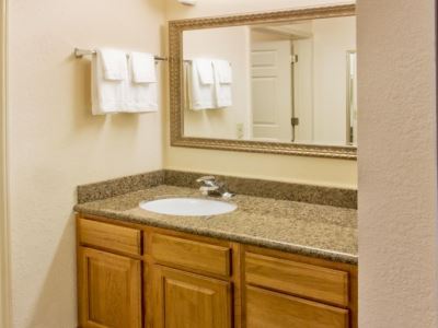 bathroom - hotel homewood suites portland airport - portland, oregon, united states of america