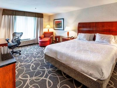 bedroom - hotel hilton garden inn portland airport - portland, oregon, united states of america