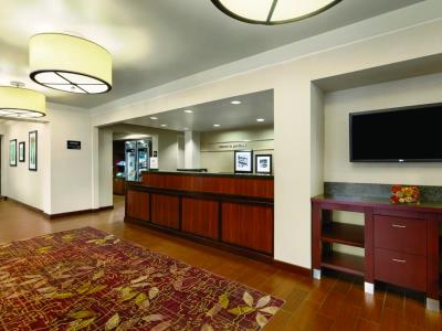 lobby - hotel hampton inn portland airport - portland, oregon, united states of america