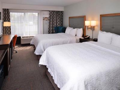 bedroom 2 - hotel hampton inn portland east - portland, oregon, united states of america