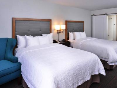 bedroom 3 - hotel hampton inn portland east - portland, oregon, united states of america