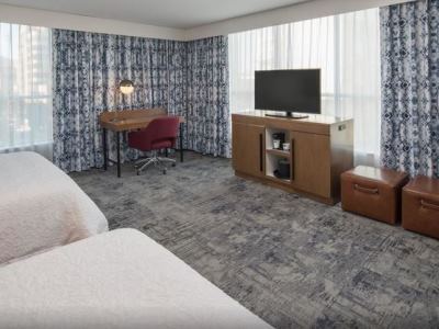 bedroom 1 - hotel hampton inn and suites pearl district - portland, oregon, united states of america
