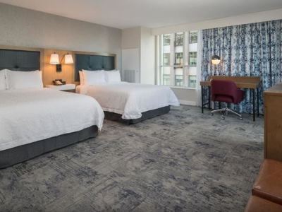 bedroom 2 - hotel hampton inn and suites pearl district - portland, oregon, united states of america