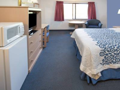 bedroom 1 - hotel days inn by wyndham corvallis - corvallis, united states of america