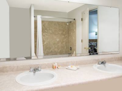 bathroom - hotel days inn by wyndham corvallis - corvallis, united states of america