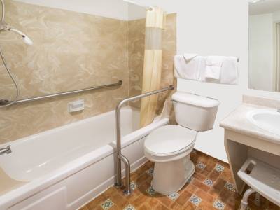 bathroom 1 - hotel days inn by wyndham corvallis - corvallis, united states of america