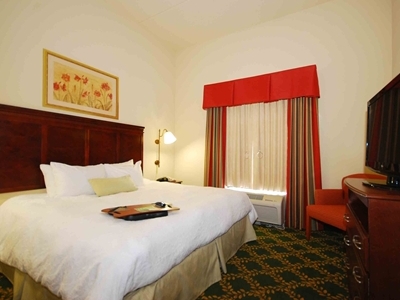 bedroom - hotel hampton inn and suites lamar - mill hall, united states of america