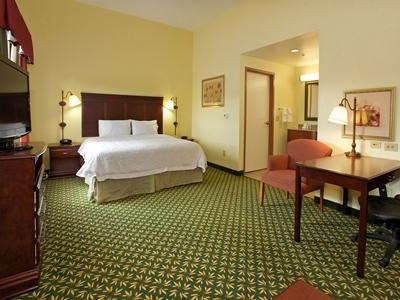 bedroom 1 - hotel hampton inn and suites lamar - mill hall, united states of america