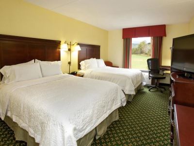 bedroom 3 - hotel hampton inn and suites lamar - mill hall, united states of america