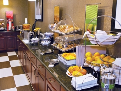 breakfast room - hotel hampton inn and suites lamar - mill hall, united states of america