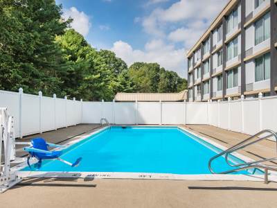 outdoor pool - hotel wyndham garden pittsburgh airport - pittsburgh, united states of america