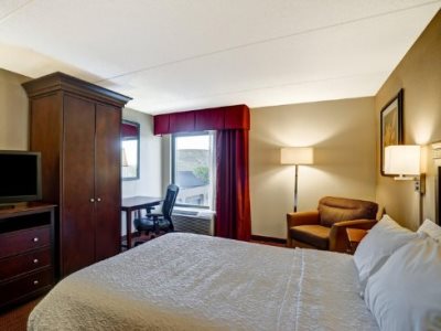 bedroom - hotel hampton inn scranton at montage mountain - scranton, united states of america
