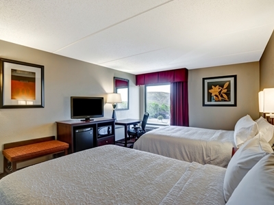 bedroom 4 - hotel hampton inn scranton at montage mountain - scranton, united states of america