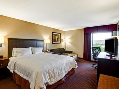 deluxe room - hotel hampton inn scranton at montage mountain - scranton, united states of america