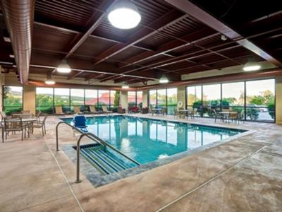 indoor pool - hotel hampton inn scranton at montage mountain - scranton, united states of america