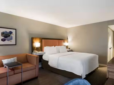 bedroom - hotel hampton inn philadelphia willow grove - willow grove, united states of america