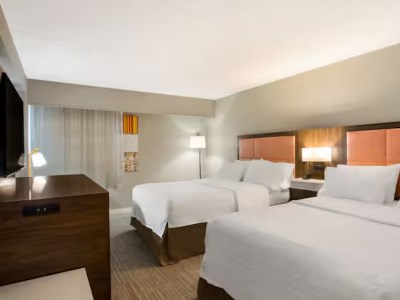 bedroom 1 - hotel hampton inn philadelphia willow grove - willow grove, united states of america