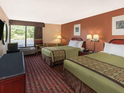 bedroom 1 - hotel days inn by wyndham myrtle beach - myrtle beach, united states of america