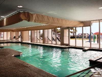 indoor pool - hotel hampton inn ste myrtle beach oceanfront - myrtle beach, united states of america