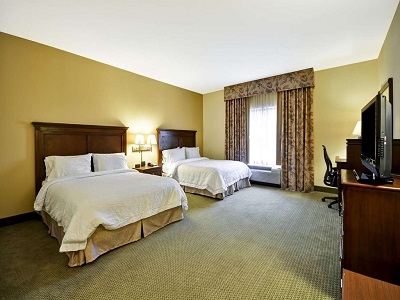 bedroom 1 - hotel hampton inn and suites university blvd - north charleston, united states of america