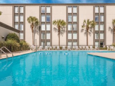 outdoor pool - hotel wyndham garden summerville - summerville, united states of america