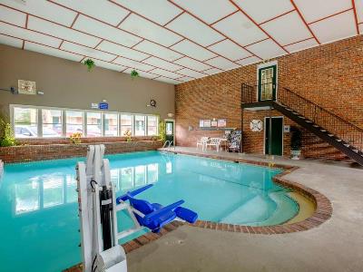 indoor pool - hotel red roof inn lookout mountain - chattanooga, united states of america