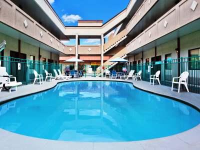 outdoor pool - hotel days inn wyndham chattanooga-rivergate - chattanooga, united states of america