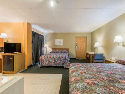 bedroom 1 - hotel leconte motor lodge a ramada by wyndham - gatlinburg, united states of america