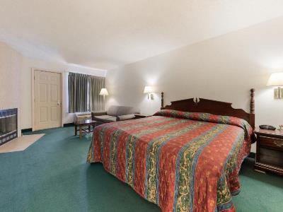 bedroom 2 - hotel leconte motor lodge a ramada by wyndham - gatlinburg, united states of america