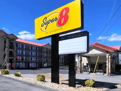 exterior view - hotel super 8 by wyndham pigeon forge downtown - pigeon forge, united states of america