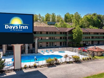 exterior view - hotel days inn by wyndham pigeon forge parkway - pigeon forge, united states of america