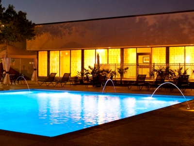 outdoor pool - hotel hilton arlington - arlington, texas, united states of america
