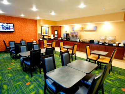 breakfast room - hotel fairfield inn and suites near six flags - arlington, texas, united states of america