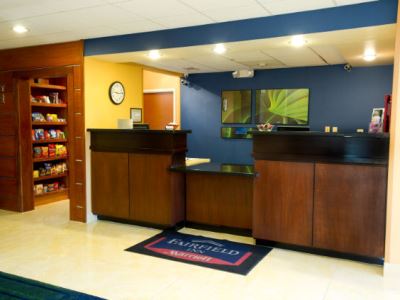 lobby - hotel fairfield inn and suites near six flags - arlington, texas, united states of america