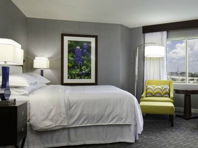 deluxe room - hotel sheraton arlington - arlington, texas, united states of america