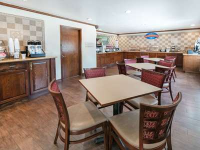 breakfast room - hotel baymont by wyndham at six flags dr - arlington, texas, united states of america
