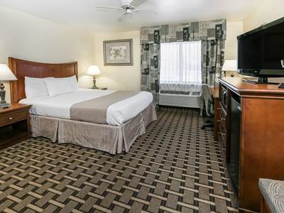 bedroom - hotel baymont by wyndham at six flags dr - arlington, texas, united states of america