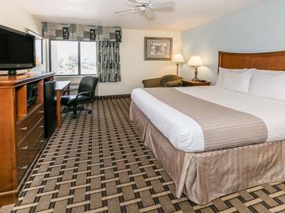 bedroom 2 - hotel baymont by wyndham at six flags dr - arlington, texas, united states of america