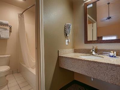 bathroom - hotel best western padre island - corpus christi, united states of america