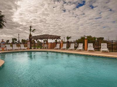 outdoor pool - hotel best western padre island - corpus christi, united states of america