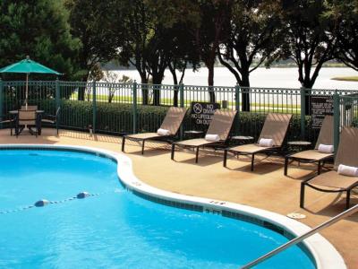 outdoor pool - hotel doubletree dallas farmers branch - farmers branch, united states of america