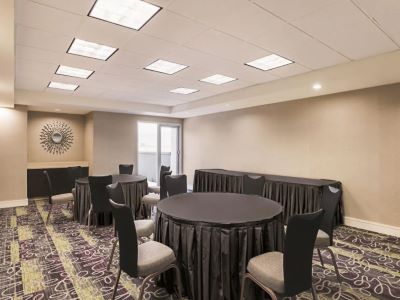 conference room - hotel la quinta inn n suites by wyndham north - fort worth, united states of america