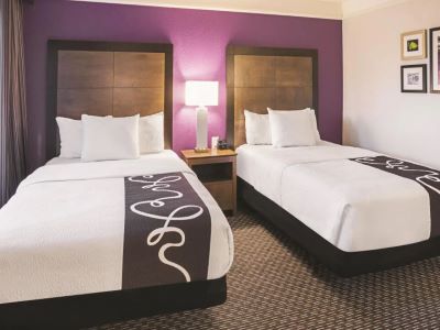 bedroom 1 - hotel la quinta inn n suites by wyndham north - fort worth, united states of america