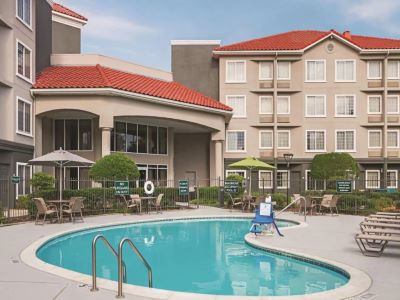 outdoor pool - hotel la quinta inn n suites by wyndham north - fort worth, united states of america