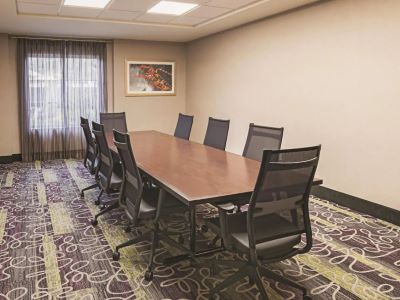 conference room - hotel la quinta inn n suites wyndham city view - fort worth, united states of america
