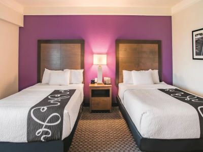 bedroom 2 - hotel la quinta inn n suites wyndham city view - fort worth, united states of america